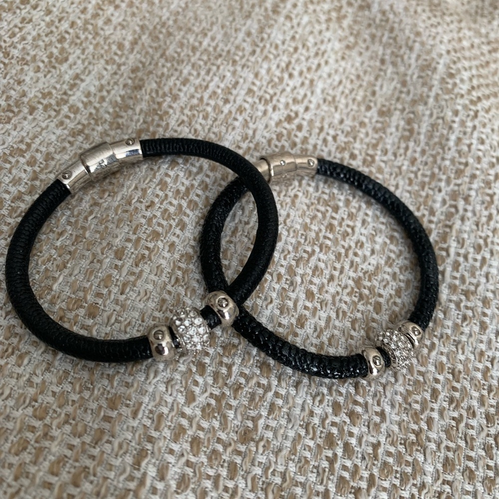 Henri Bendel. Elegant Black and Silver Bracelet Stack. Magnetic clasp.